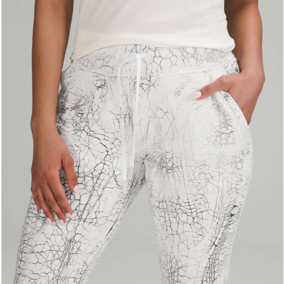 Lululemon Warm Down Jogger *7/8 Length Thread Dye White Black - Picture 3 of 9